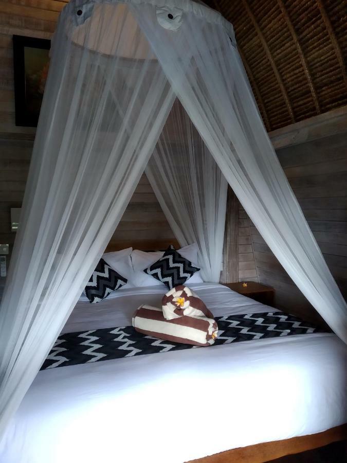 Honeybee Huts Bed & Breakfast Nusa Lembongan  Exterior photo